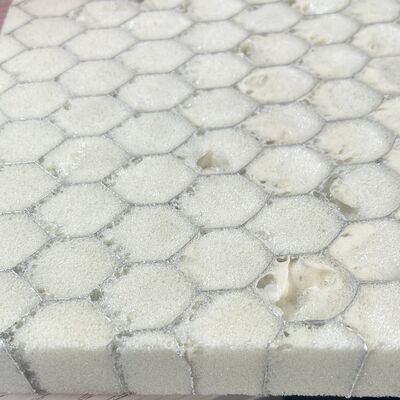 Hạt nhôm Honeycomb Core có thể được lấp đầy với vật liệu bọt mật độ trung bình và thấp cao