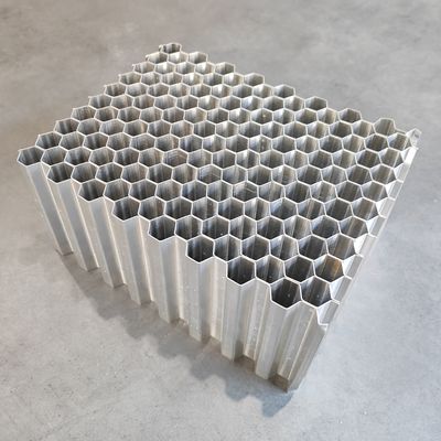 chất lượng  Two Piece Adhesive Type Aluminum Honeycomb Core Used In Deformable Crash Test Barriers nhà máy