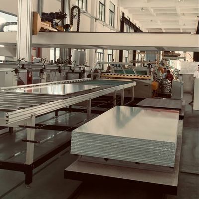 Máy nêm mật ong Aluminum Honeycomb Composite Board dây chuyền sản xuất liên tục