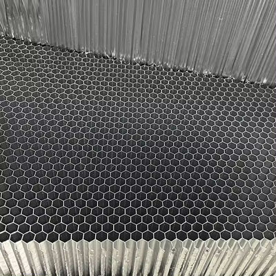 Tùy chỉnh cốt lõi mật ong nhôm lớn với chiều rộng tối đa 2200mm