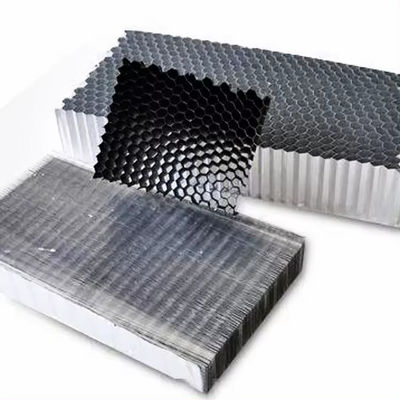 Kích thước tiêu chuẩn 1220 * 2440mm Hạt nhôm Honeycomb cho ngành công nghiệp xây dựng