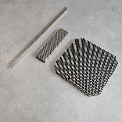 Khác nhau kích thước tế bào thép không gỉ chống cháy lõi ruồi mật ong cho quản lý dòng chảy nước trong máy pha nước