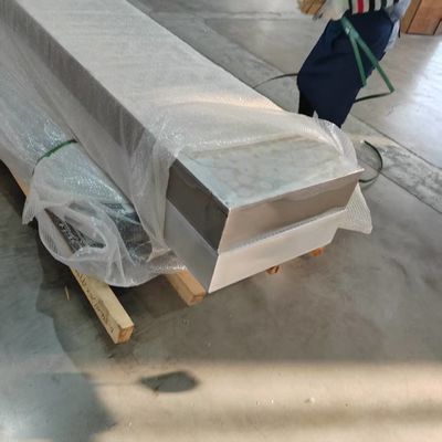 Các tấm nhựa nhôm hàn sử dụng trong mái nổi bên trong