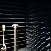 Các lõi ruồi mật ong Aramid được bôi trôi bằng lớp phủ hấp thụ có thể được sử dụng để bảo vệ phòng