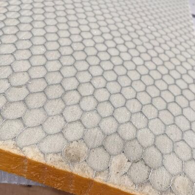 Hạt nhôm Honeycomb Core có thể được lấp đầy với vật liệu bọt mật độ trung bình và thấp cao